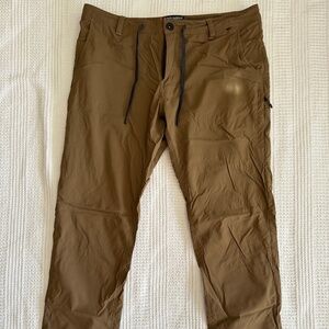 EVERYWHERE FEATHERLIGHT CHINO PANT - SLIM FIT